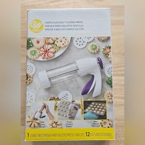 Wilton Simple Success Cookie Press with Purple Highlights New In Box